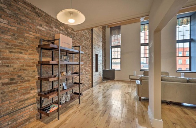 Chic Downtown Escape, 8 Miles to Motor Speedway!
