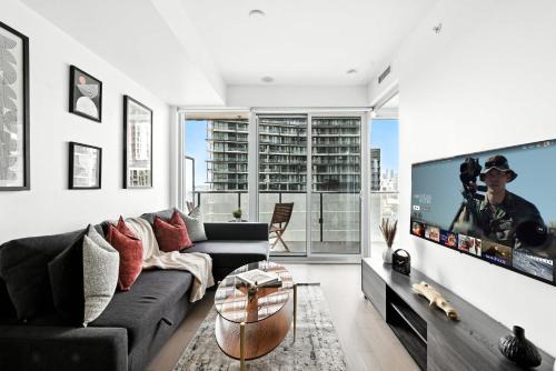 Chic Downtown Toronto Haven - Private Patio