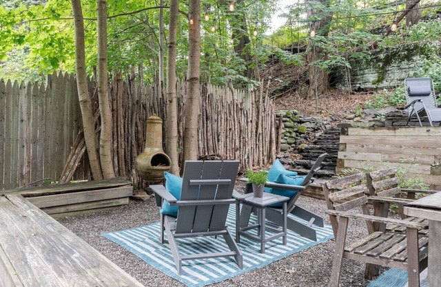 Chic Farmhouse Catskills Saugerties Skiing Hiking