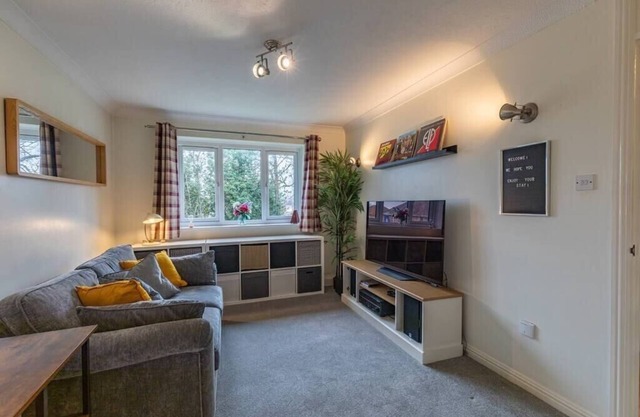 Chic Flat in Woolston: Nr Southampton City Centre