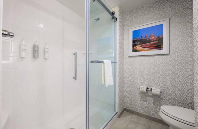 Chic hotel in fabulous Bessemer with fitness room, WiFi, AC, Pool