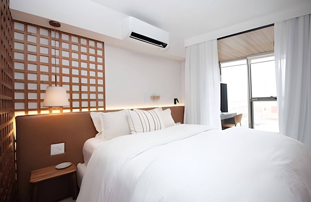 Chic loft in Leblon with balcony and Christ view