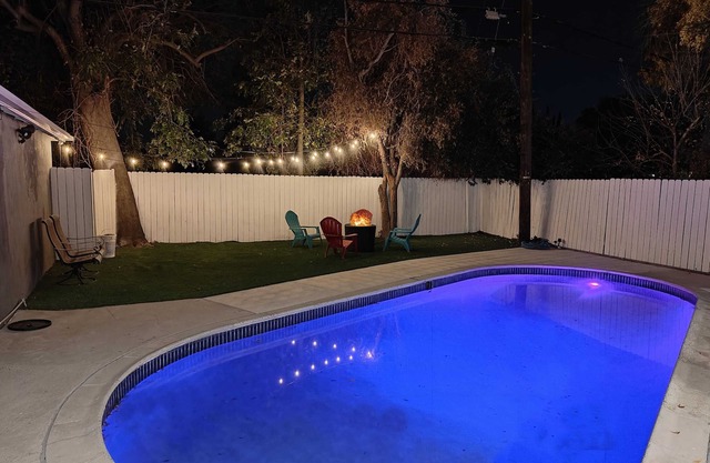 *Chic Lux New Build w/Htd Pool, Firepit, BBQ*