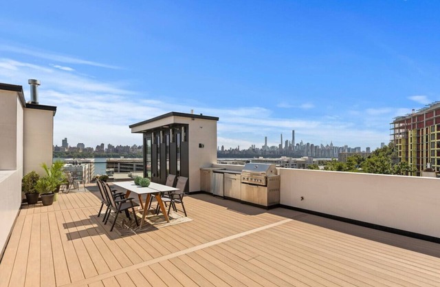 Chic Luxury: 4BR Townhome + Den + NYC Views