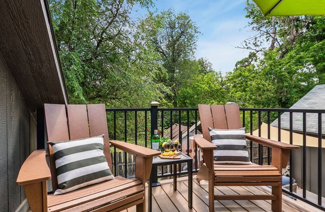 Chic Luxury Retreat in Old Town Walk Everywhere!