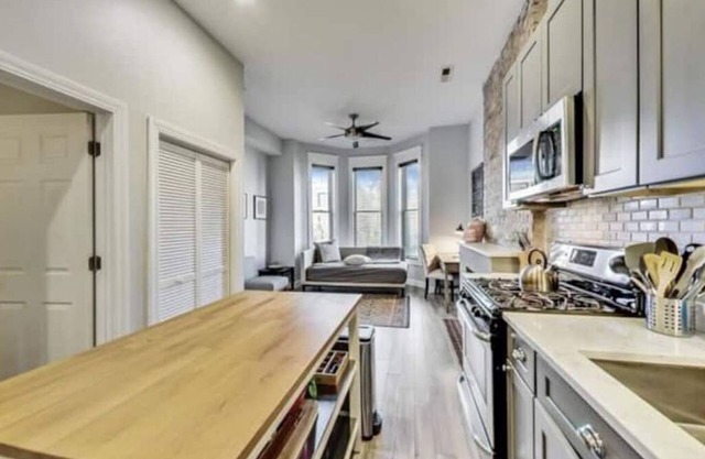 Chic Med district 2Bd/2Ba/Garage