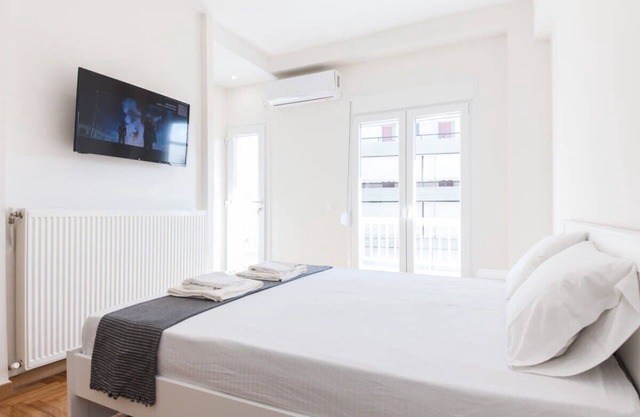 Chic & Modern 1-Bedroom Paradise in Marousi