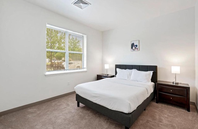 Chic Modern 1BR Apartment by Stay Gia