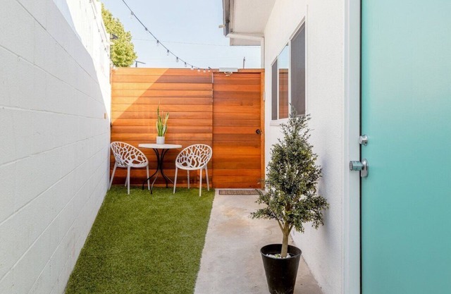 Chic Modern Studio Near the Best LA Beaches