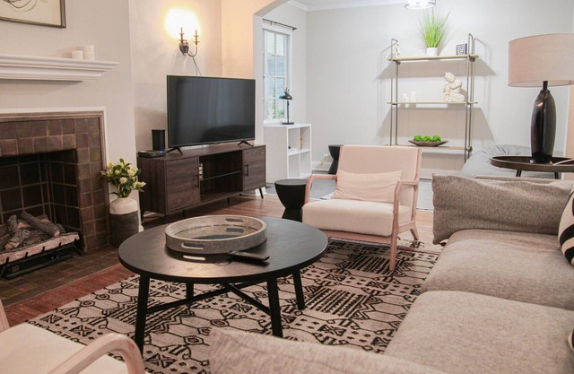 Chic Newly Renovated Apt Stay for Indy500/GenCon