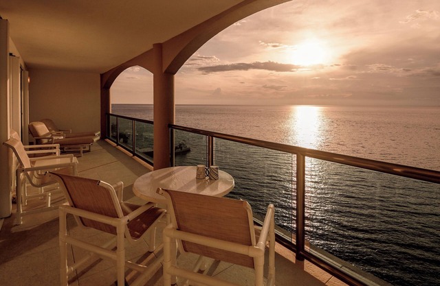 Chic Ocean View Condo w/Terrace El Cantil 7CN