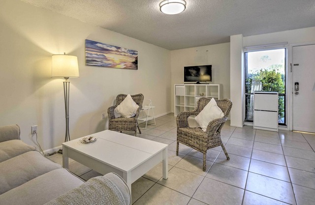Chic Ormond Beach Townhome w/ Grill & Shared Pool!