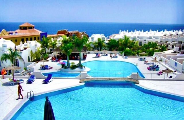 Chic Resort Feel - Duplex by Ocean + Heated Pool