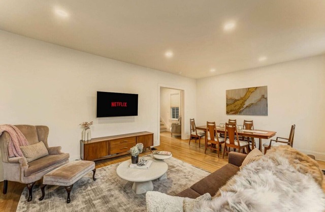 Chic Retreat Downtown Stroudsburg | 3BR+Sleeps 10
