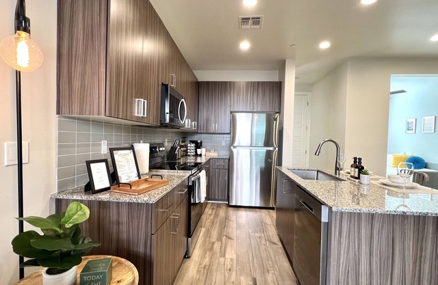 Chic Scottsdale Retreat | Snowbirds & PHX Events | Townhome 2bd+den+pool+garage