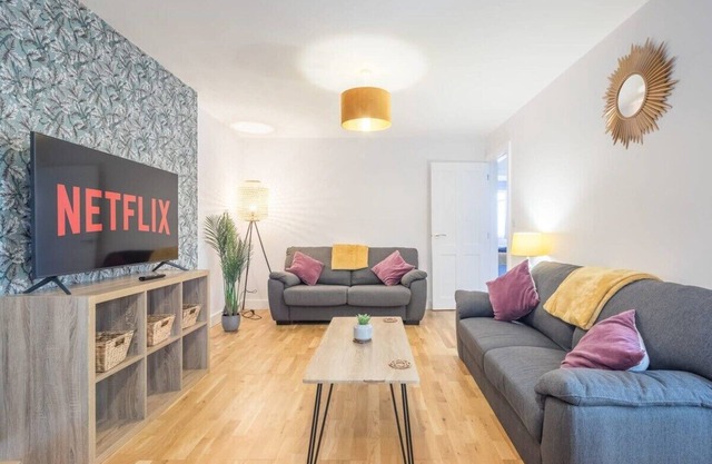 Chic, spacious Cambridge apt!