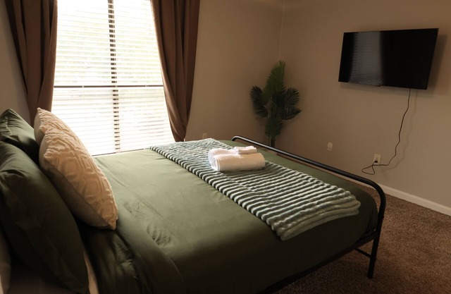 Chic Stay 15 Mins to Downtown