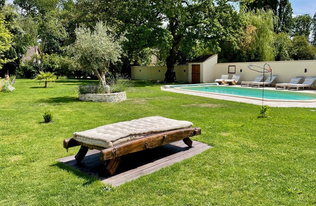 Chic stone farmhouse with heated pool & steam room