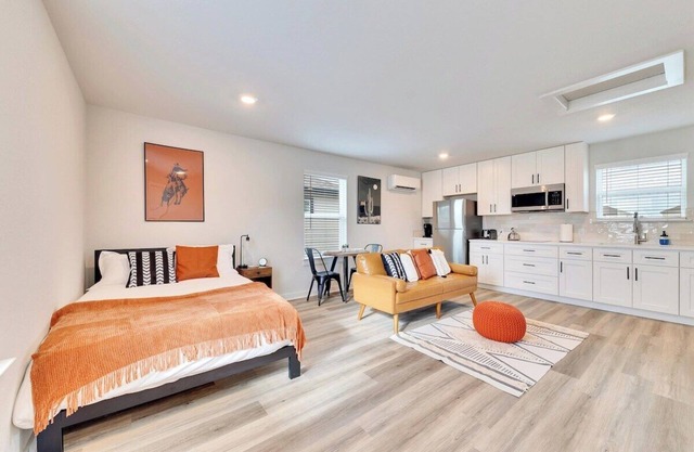 Chic Studio Near TXST University