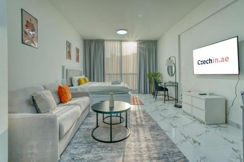 Chic Studio with Lagoon Views Walk Beach and Golf