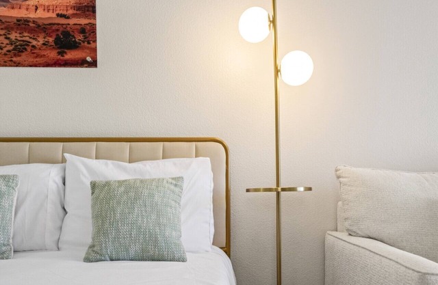 Chic Tempe Apartment with Pool Access and Parking
