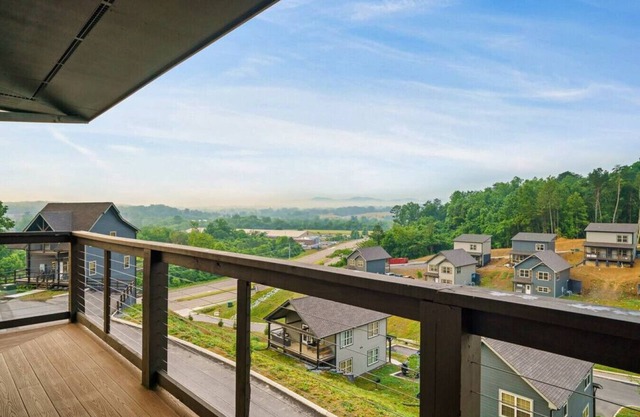 Chic Treehouse Cabin with View