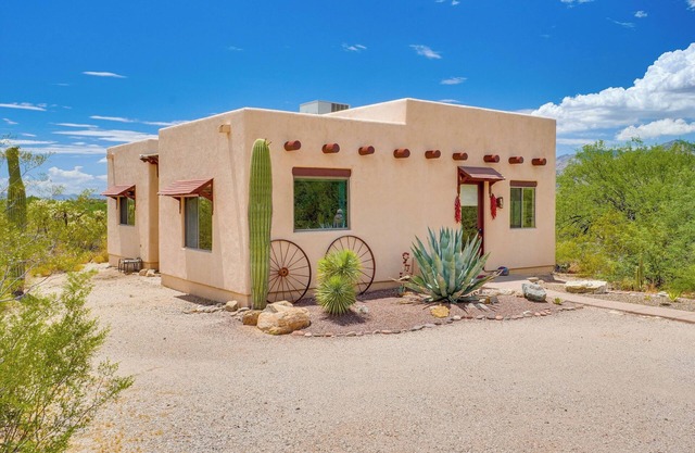 Chic Tucson Casita w/Deck & Panoramic Views!