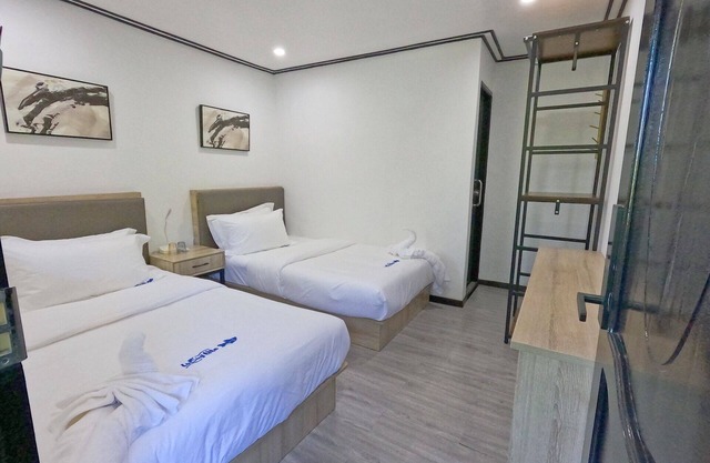 Chic Twin Room in Coron Hotel with Breakfast and Pool