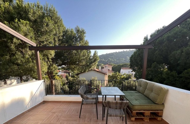 Chic Villa with Terrace and Rooftop in Izmir