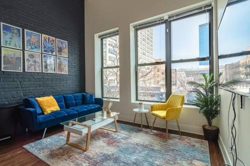 Chicago 2BR City Escape with Optional Parking Near McCormick Place, Navy Pier, Shedd Aquarium, and Millennium Park