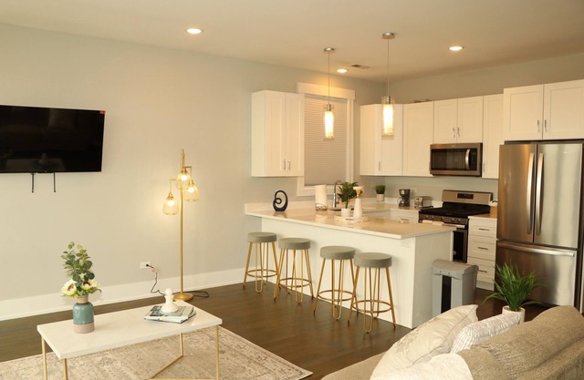Chicago Oasis - Near United Center & Downtown