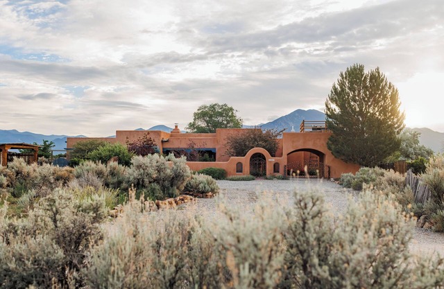Children's Playroom, Fragrance-Free, All-Organic, 4 Patios, Hot Tub, in El Prado