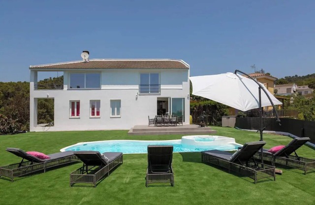Chillout House, Sea & Mountain view with heated pool 29 c