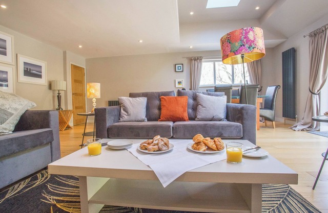 Chiltern Hills Views - 5 Bed Detached House