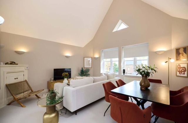 Chiswick Views and Space