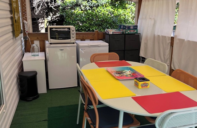 Chouette Mobile Home à Deux pas du Grau du Roi Tout Confort . Animaux Acceptés