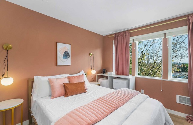 Chris's Sweet Suite - 84 Walkscore!