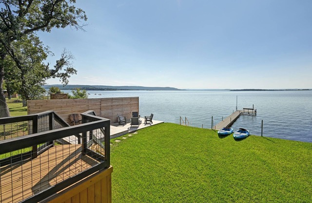 Chrissy’s Place: Lakefront/Boat Ramp/Dock/Kayaks
