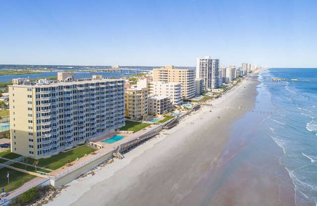 ☀CHRISTMAS ON THE BEACH!☀ The Shores Club #804 - Pickleball Court - Heated Pool