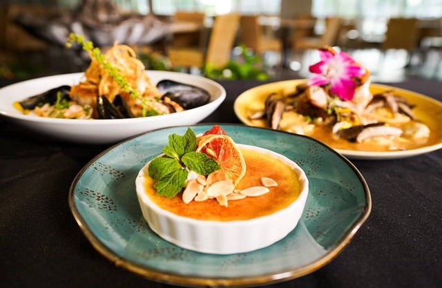 Christmas Welk San Diego California 1 bedroom (inquire about 2bdrm lockoff)