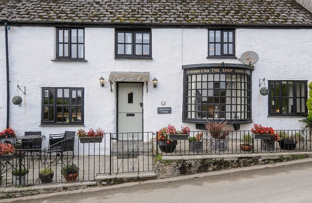 CHURCH VIEW COTTAGE, pet friendly, with a garden in Pelynt