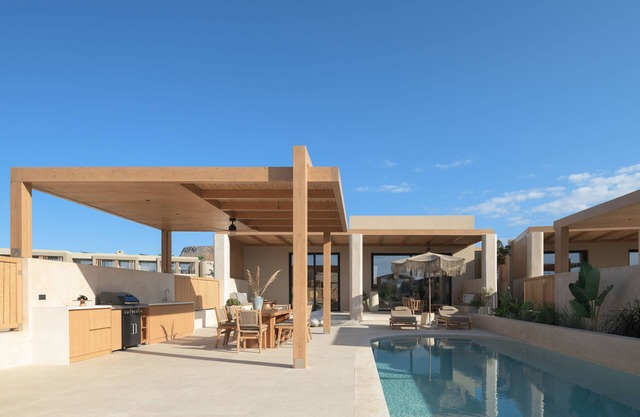 Cicada Zoe Suite, Elegant Beach Living