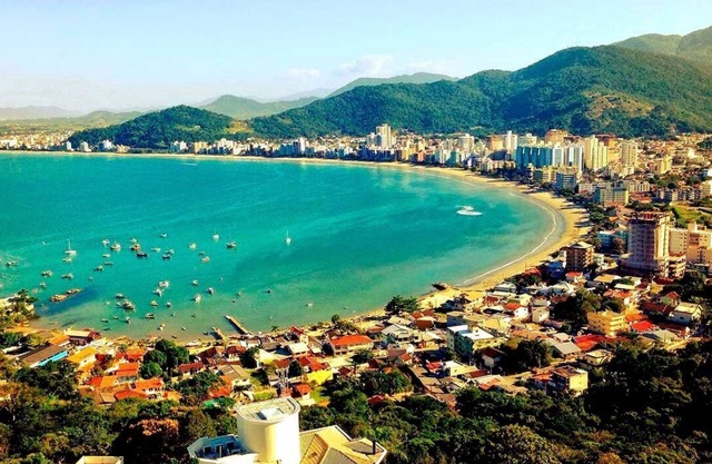 Cinema view in Itapema with 3 suites