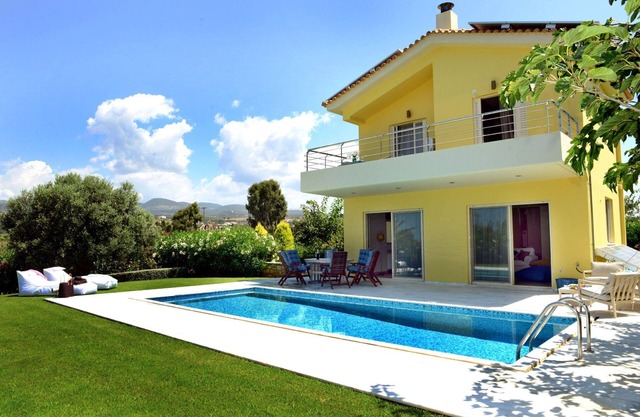 Citron Pale Villa with Private Pool