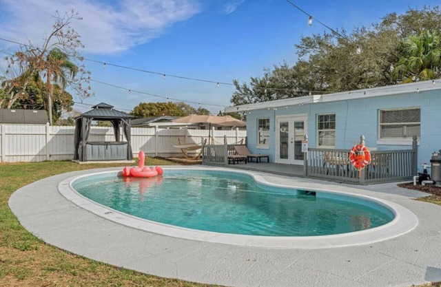 Citrus Oasis: 4BR Pool Home