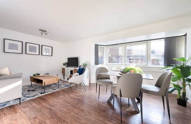 City Center,2 Bedroom Apartment with Parking