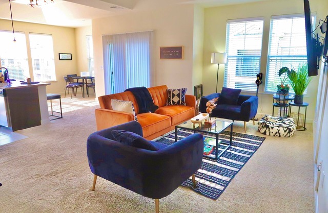 City center luxe PS5 fast Wi-Fi metro access more