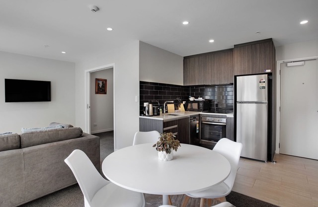 City Skyline Apartment near Myers Park