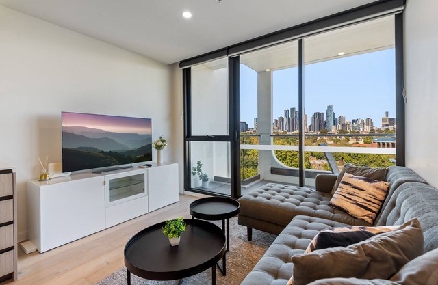 City Views & Inner-North Cool at Your Door