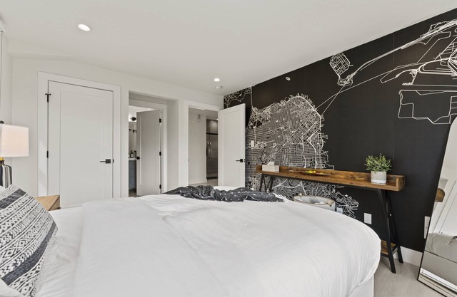City Views | Top Floor | 700+Mbps Wifi